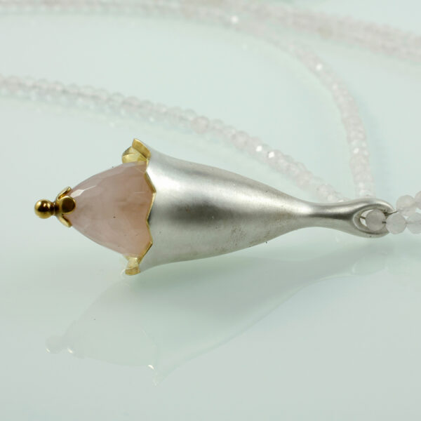 Blütenkelchanhänger, 935 Silber teivergoldet, Rosenquarz