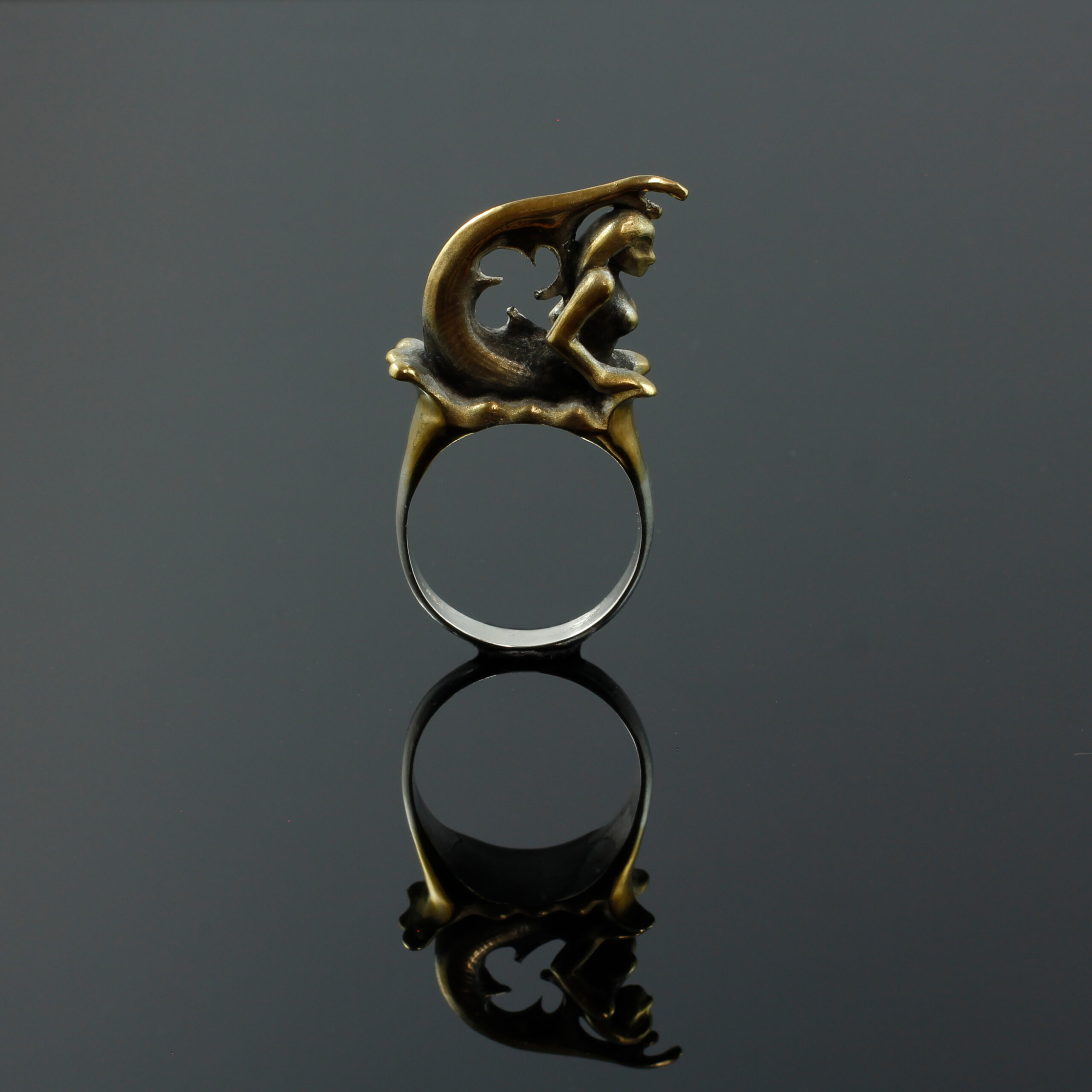 Nixenring, 935 Silber, teilvergoldet und -geschwärzt