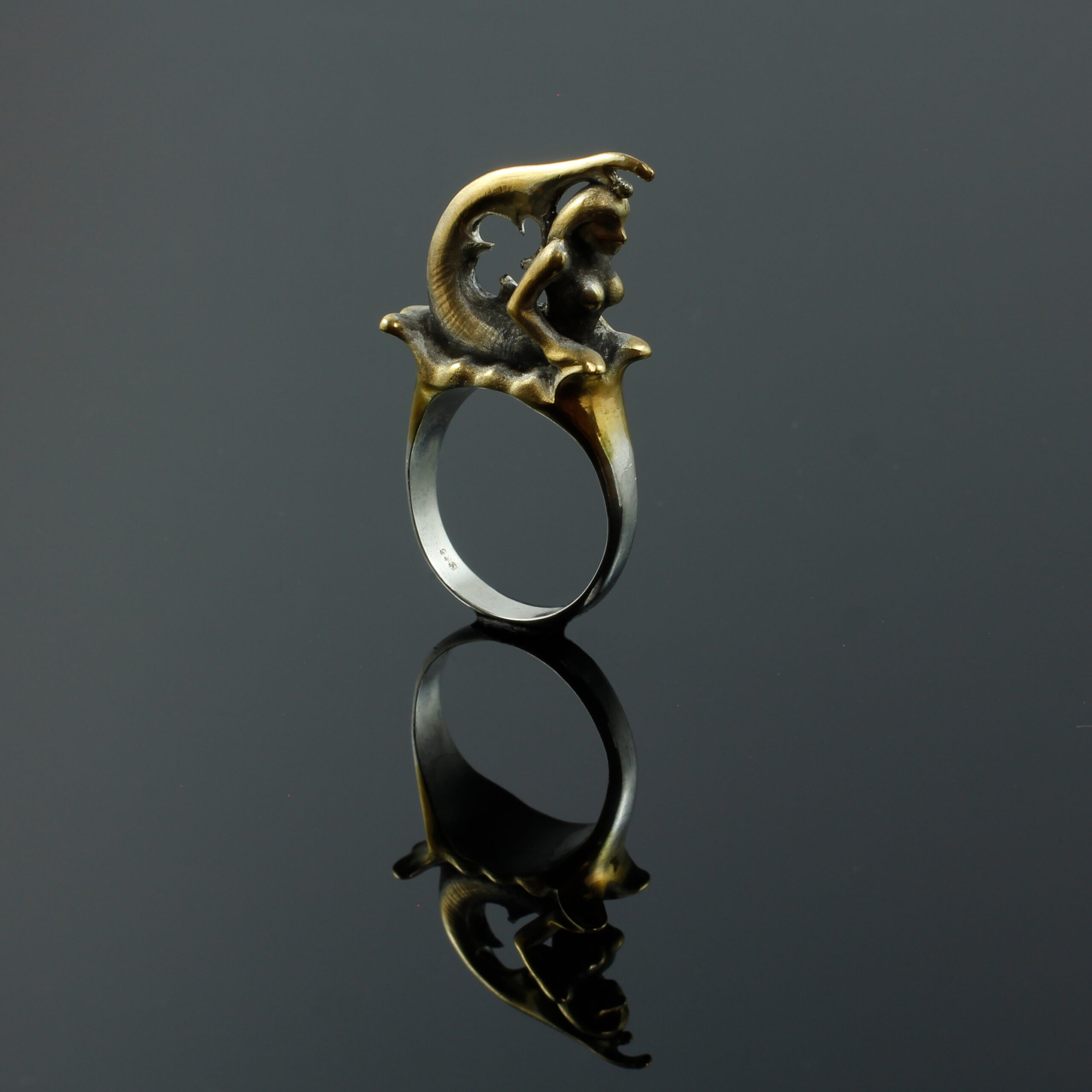 Nixenring, 935 Silber, teilvergoldet und -geschwärzt