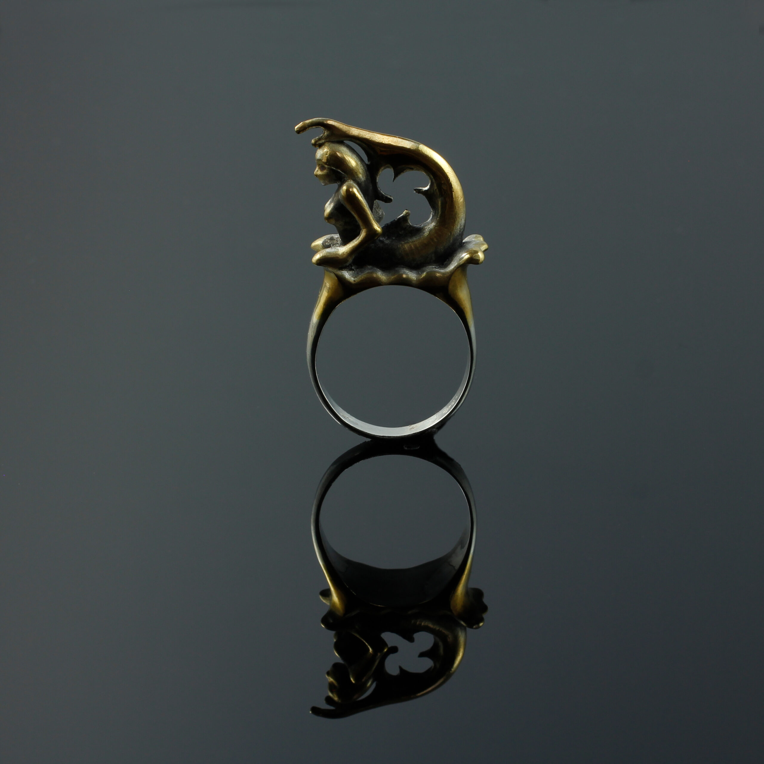 Nixenring, 935 Silber, teilvergoldet und -geschwärzt