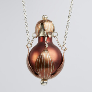 Saatkugel „Akkelay“, Glas Ø 20 mm, 935 Silber, Kupfer, 840 € Saatkugel „Akkelay“, Glas Ø 20 mm, 935 Silber, Kupfer