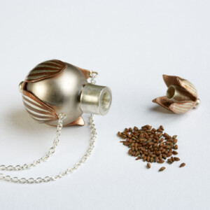 Saatkugel „Akkelay“, Glas Ø 20 mm, 935 Silber, Kupfer, 840 € Saatkugel „Akkelay“, Glas Ø 20 mm, 935 Silber, Kupfer