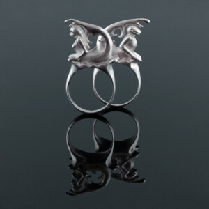 Nixenring und Ritterring, 935 Silber, je 450 € Nixenring und Ritterring, 935 Silber