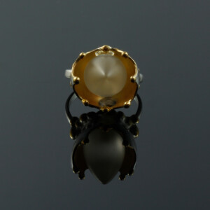 Großer Kapselring, 935 Silber, teilvergoldet, Bergkristall, 580 € Großer Kapselring, 935 Silber, teilvergoldet, Bergkristall