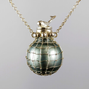 "Salz dieser Erde", Glas Ø 20 mm, 935 Silber, 840 € "Salz dieser Erde", Glas Ø 20 mm, 935 Silber