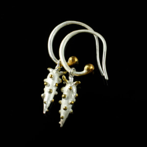 Bommelohrringe mit Möhrbeere, Silber, teilvergoldet, 290 € Bommelohrringe mit Möhrbeere, Silber, teilvergoldet