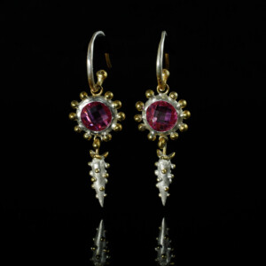 Möhrbeerohrringe, Zirkonia, 935 Silber, teilvergoldet, 840 € Möhrbeerohrringe, Zirkonia, 935 Silber, teilvergoldet