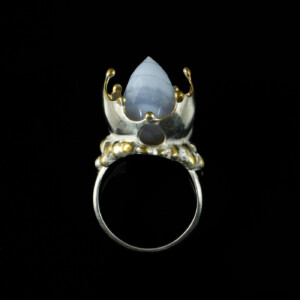 Großer Kapselring, 935 Silber teilvergoldet, Chalcedon