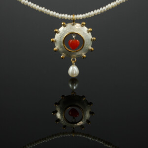 Herzchenkette, 935 Silber teilvergoldet, Perlen, 695 € Herzchenkette, 935 Silber teilvergoldet, Perlen